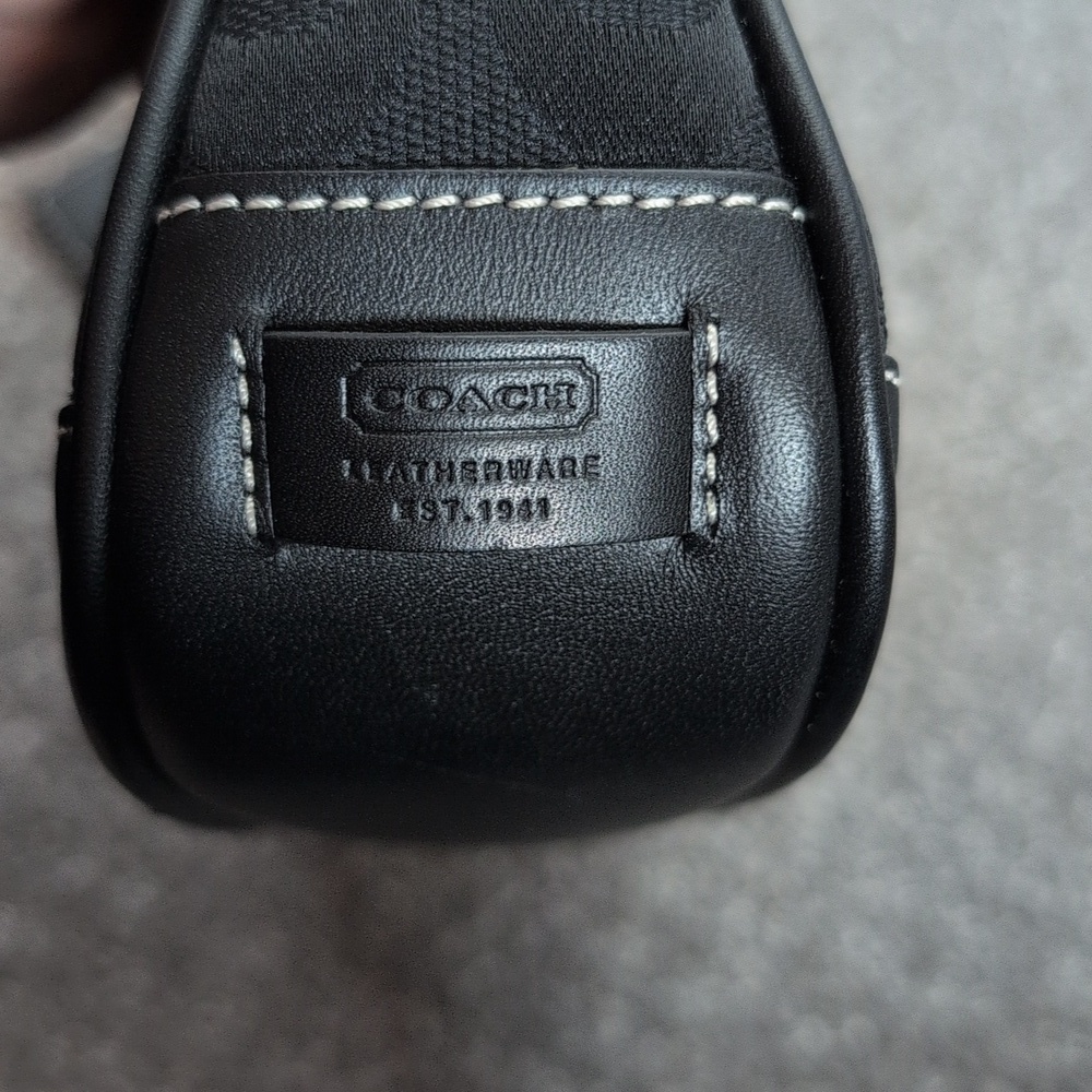 Coach Vintage Black Canvas and Leather Demi - Picture 4 of 16